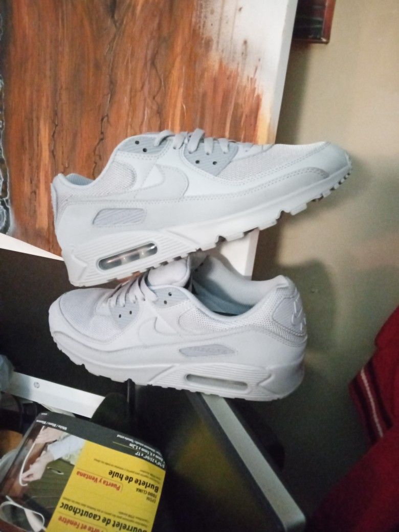 Grey On Grey -sz.9- 1/2Nike 90's Air Max Limited Edition