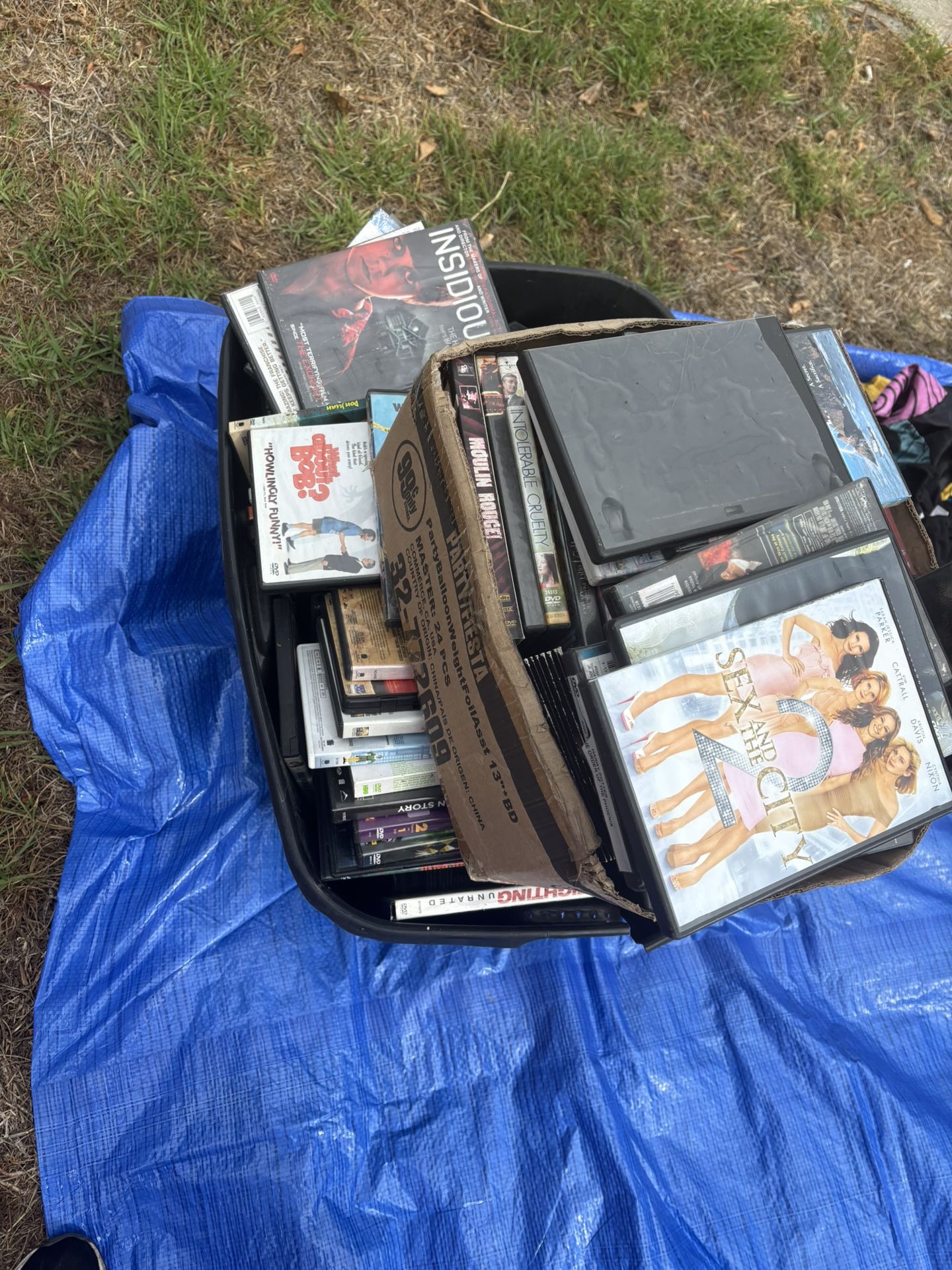 Bin Of DVDs/ Caja Llena De Peliculas DVD