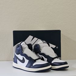 Nike Air Jordan 1 Retro High Midnight Navy Size 6 Mens / 7.5 Womens