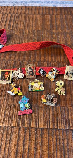 Disney Trading Pins Mickey, Pluto, Etc.