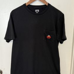 Men’s Uniqlo X Kaws X Sesame Street Elmo Pocket Tee Black size Medium (2018) 