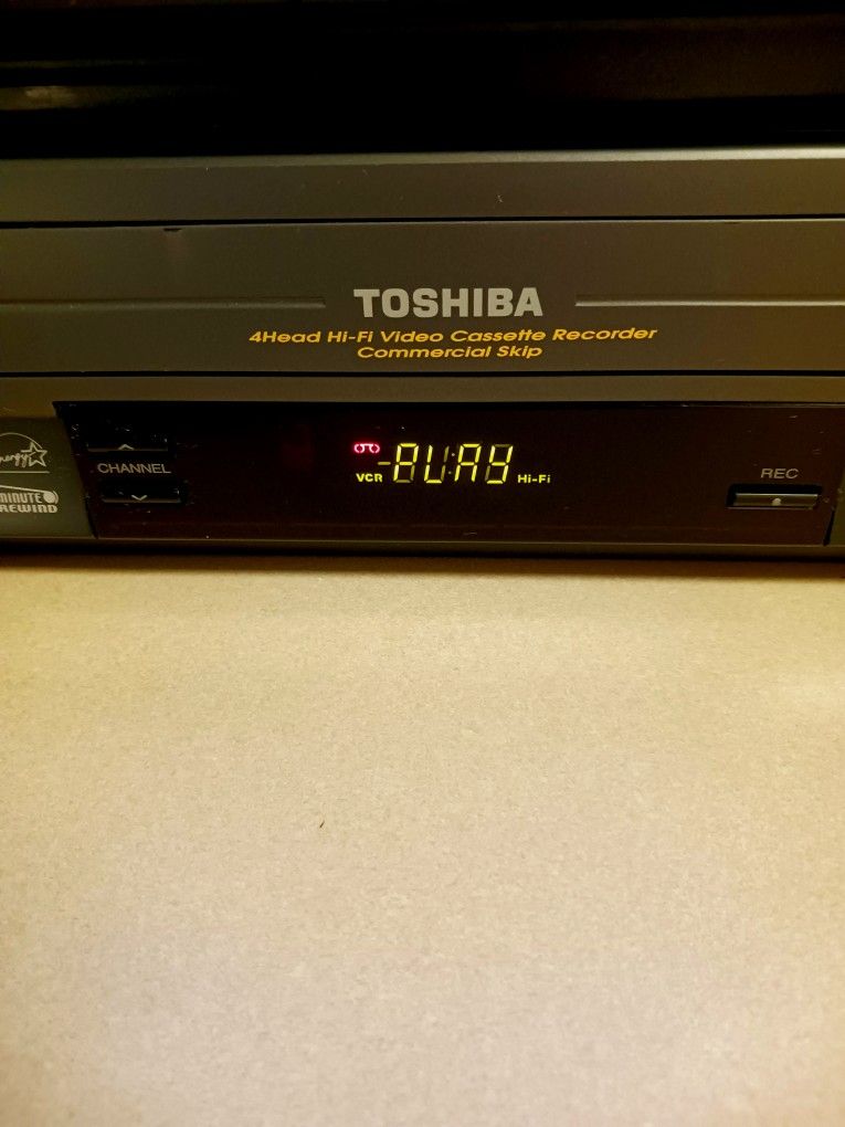 VCR¤ VHS Tape Playe》r Recorder☆ 4 Head ☆ Toshiba