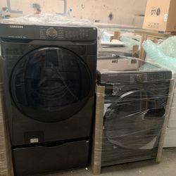 New Out Box Samsung Smart Wifi Enabled Washer/Smart Wifi Enabled Gas Dryer Set 