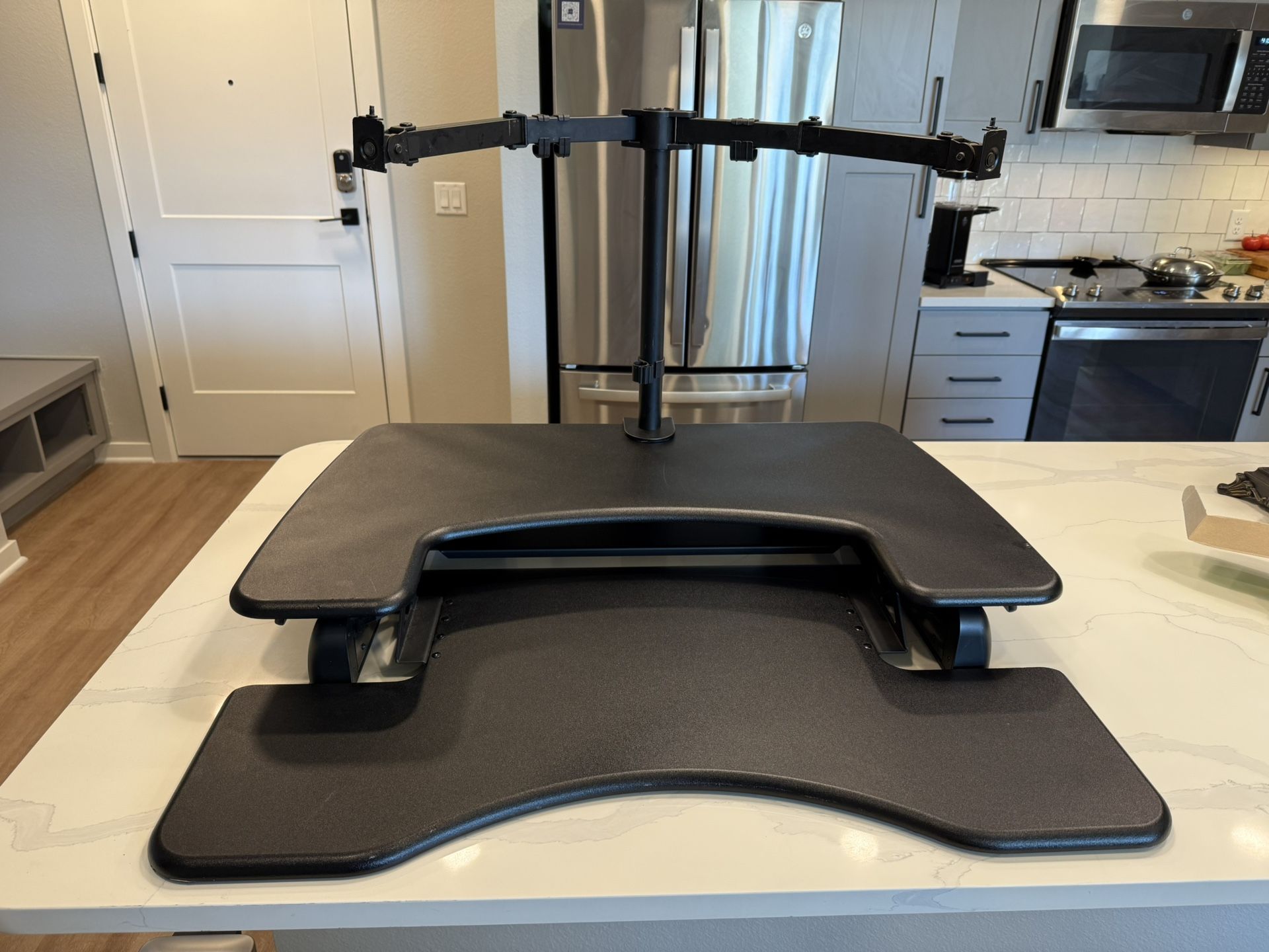 Varidesk Standing Desk & Comfort May