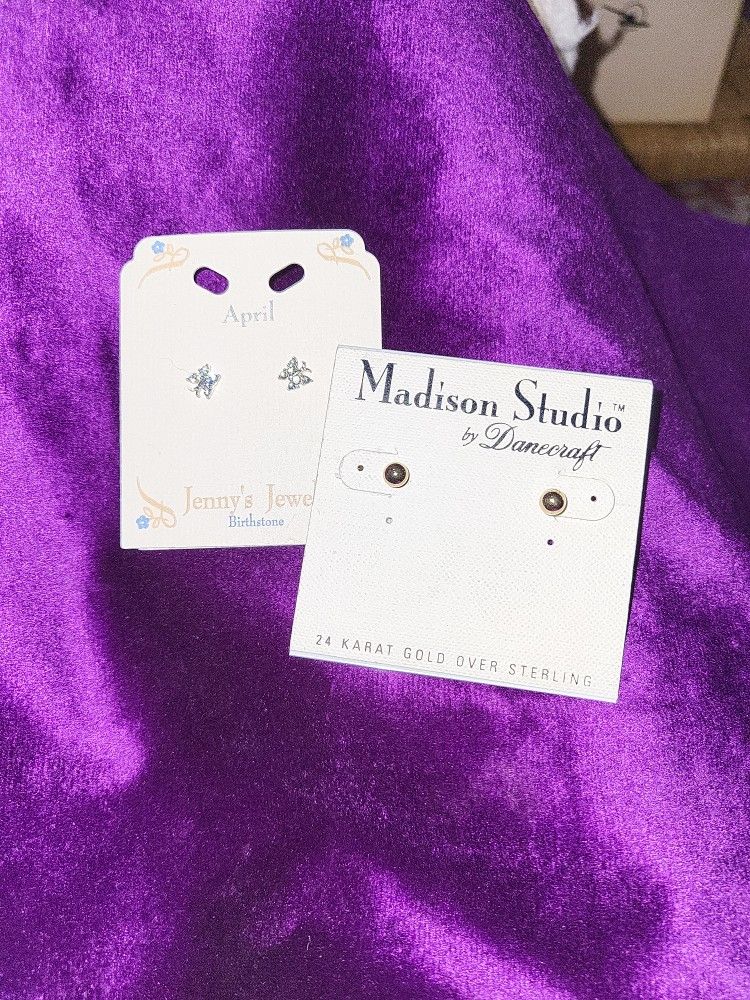 Adorable Pair New Stud Earrings