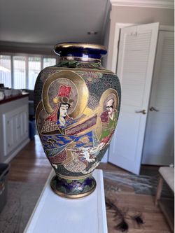 Vintage Satsuma Moriage-style vase
