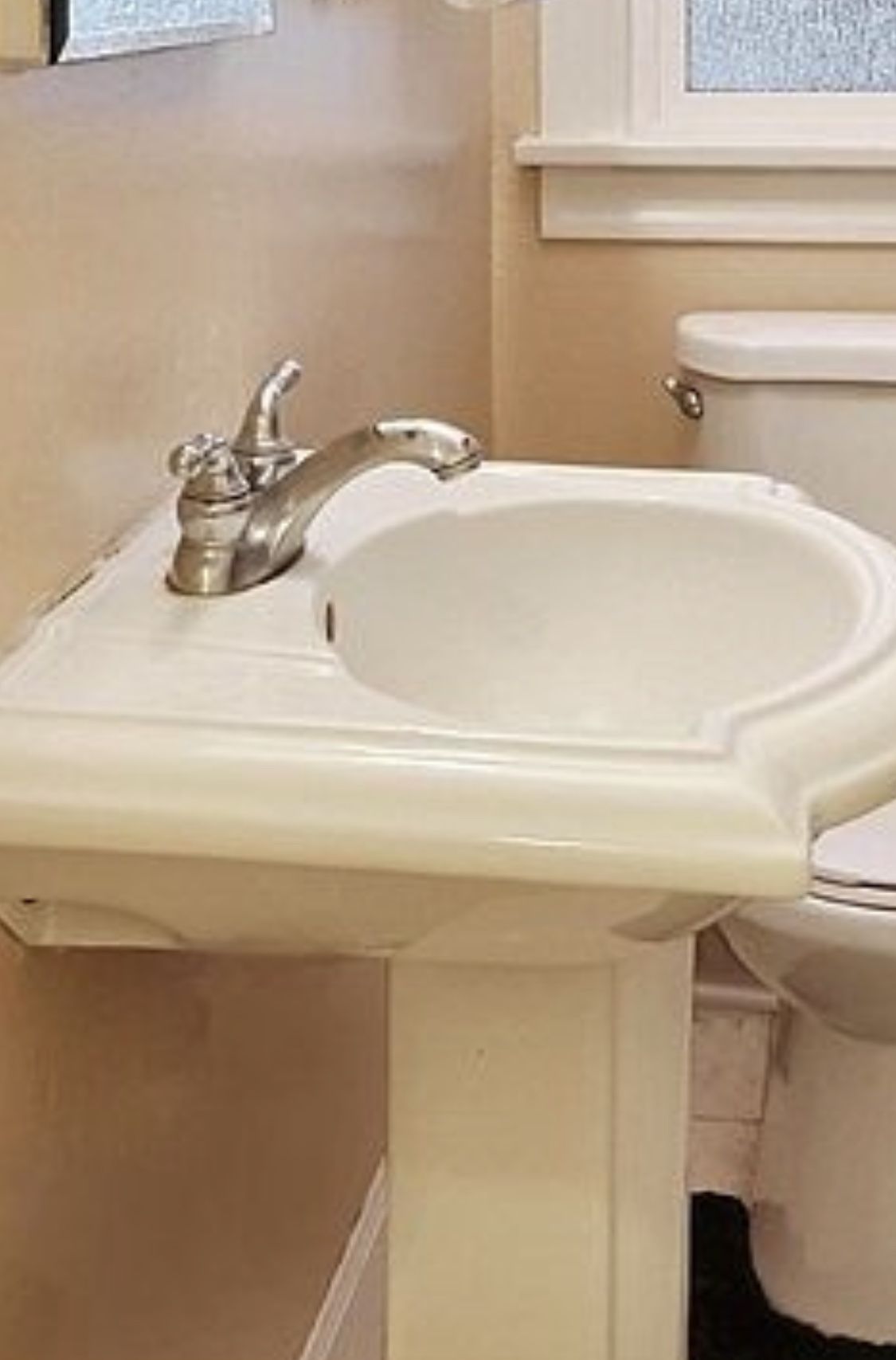 Pedestal Sink w/ Faucet