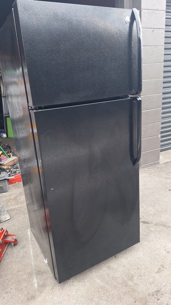 G E , APARTMENT REFRIGERATOR (DELIVERED)