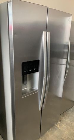 Kenmore Side-by-Side Stainless Steel Fridge
