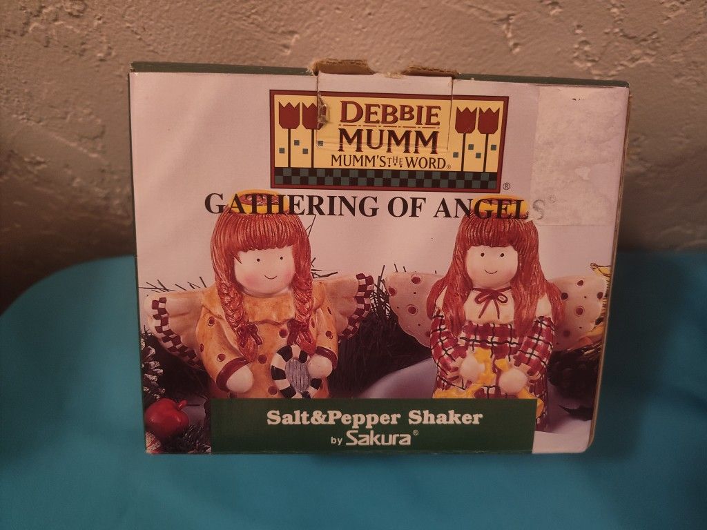 Debbie Mumm Gathering Of Angels Salt And Pepper Shakers 