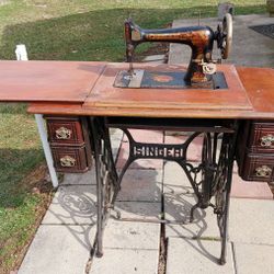 Vintage 1902 Singer Sewing Machine K31471 with Cabinet and Attachments Box