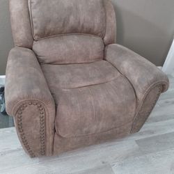 2 Couches Electric Recliners