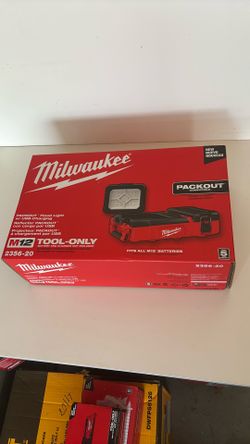 Milwaukee M12 PACKOUT Flood Light