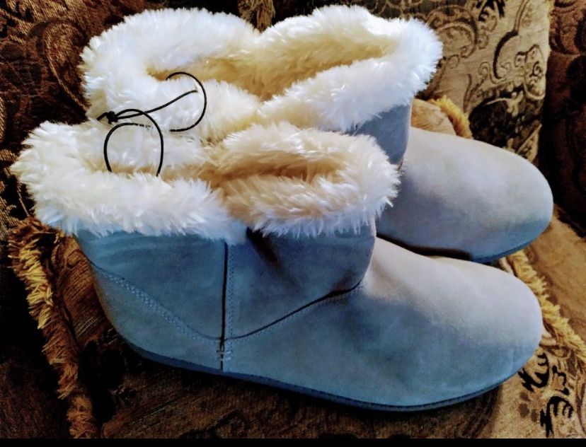 Brand New* Size 12 Woman’s  Fur Boots!
