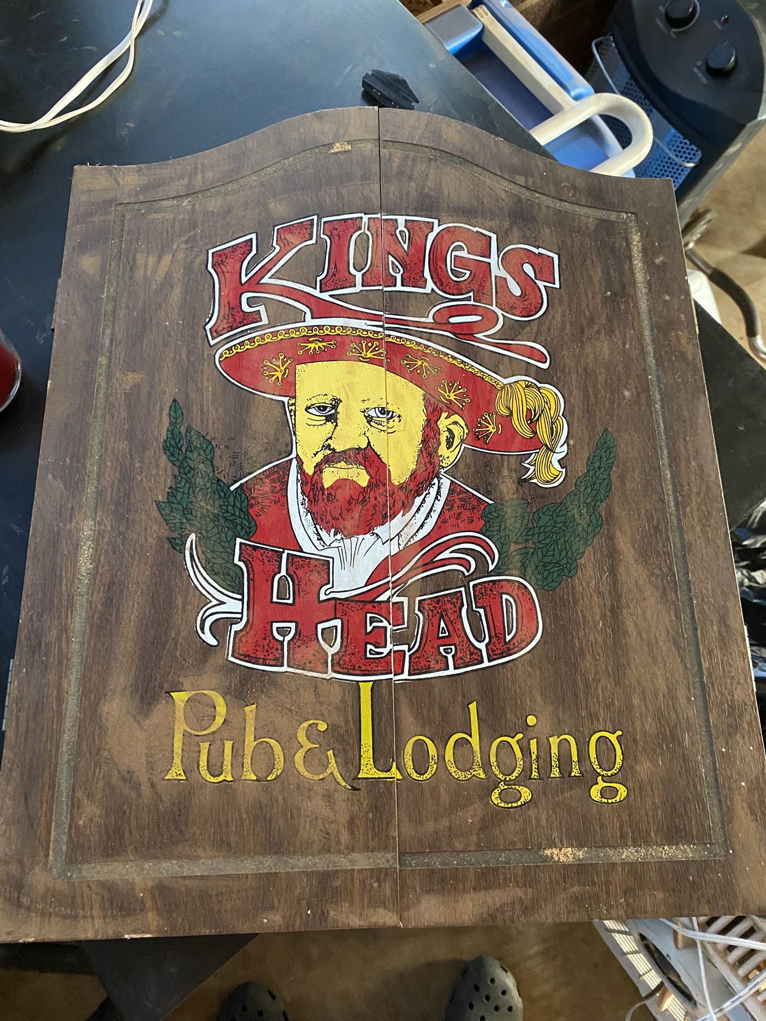 Vintage Pub Dartboard Set With 6 Darts In Wooden Box