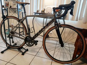 Scott gravel roadbike size 53cm medium shimano sora 18 speeds like new..