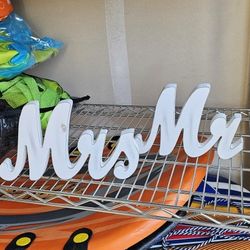 Mr & Mrs Wooden Signs 