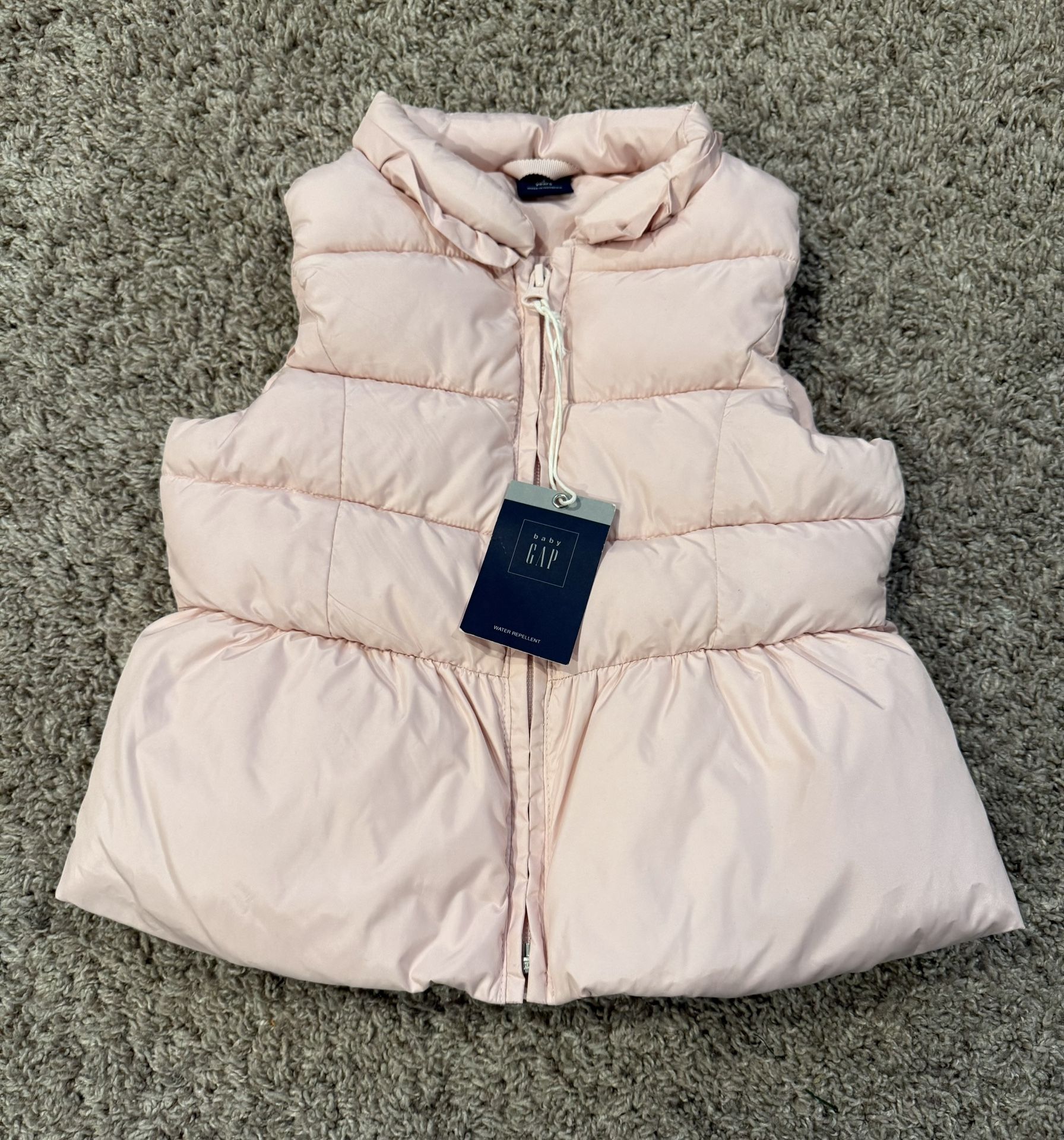 New Gap Girls Puffer Vest Size 3T