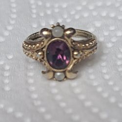 VINTAGE AVON 974 " QUEENSBURY  " AMETHYST PEARL LADIES RING
