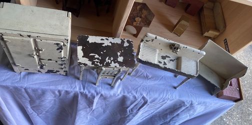 Antique Arcade Manufacturing Company cast iron dollhouse furniture from the 1920s and 1930s