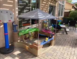 Step 2 Water Table with Pump