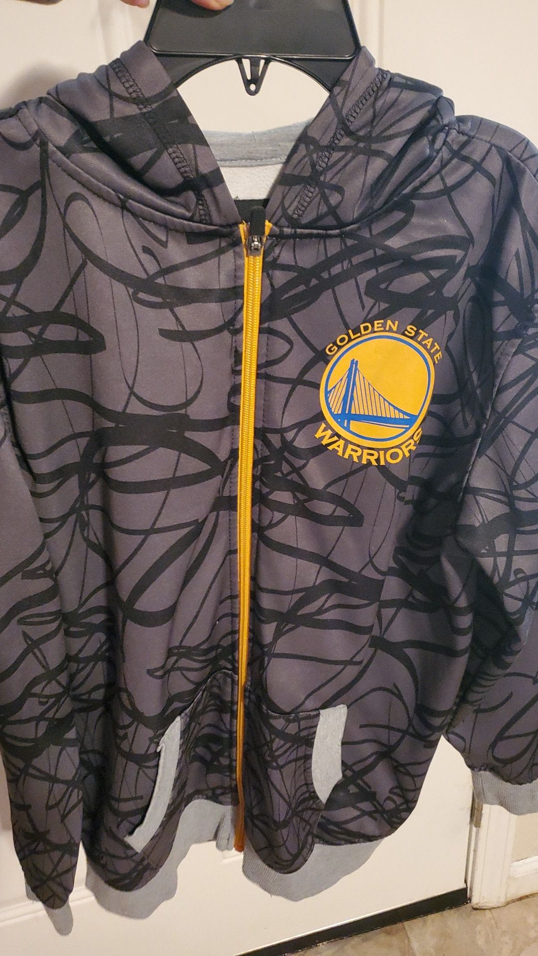 Boys warriors sweater size 18/20