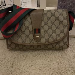🔥Vintage Gucci GG Canvas Clutch / Shoulder / Crossbody — $450