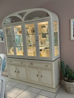 Solid Wood Table With 8 Chairs (with Leaf) and Hutch