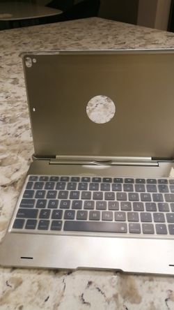 iPad Bluetooth keyboard and case set