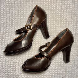 Mary Jane Brown Mudd Heels With Buckle Size 7 W