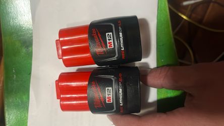 Milwaukee M 12 batteries 2.0 and a 1.5