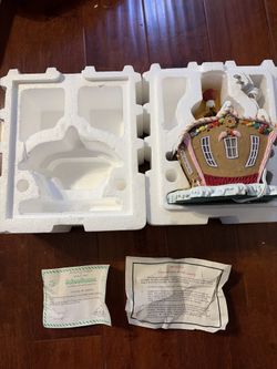 Danbury Mint Schoolhouse Gingerbread House Lighted Christmas Village COA Box