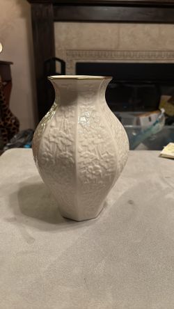 Lennox Porcelain Vase with 24k gold trim