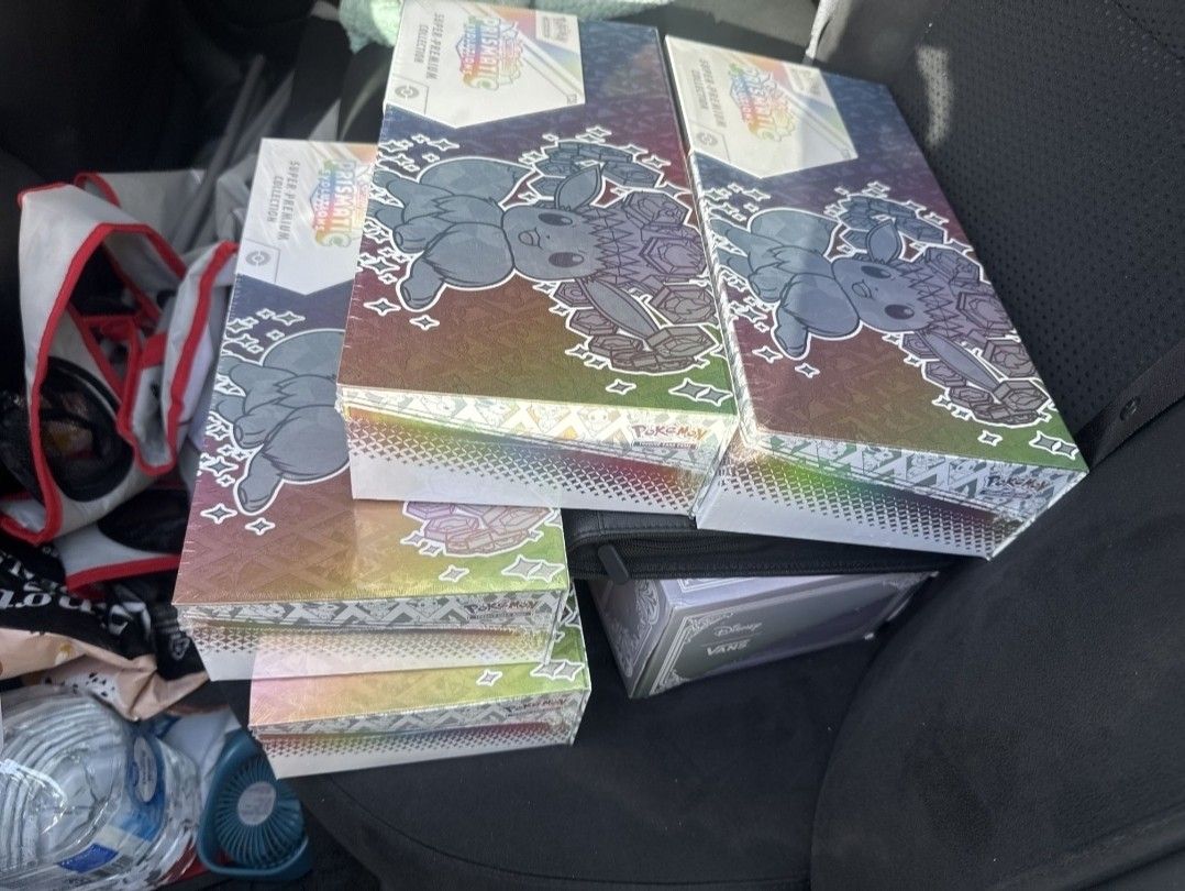 Pokémon Prismatic Evolutions Super Premium Collection Box
