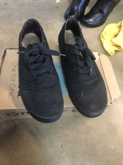 Toms Black Canvas Shoes. Great Condition. Size 7. 
