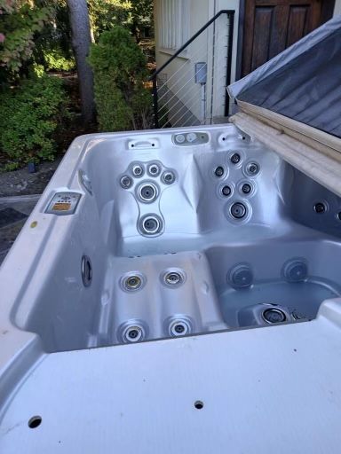 Artesian Hot Tub 