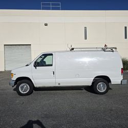 2001 Ford E-250 5.4 v8 cargo van 165k milles just smog cold ac clean title one owner reg current located in pomona 9o9236I97o runs good no problems la