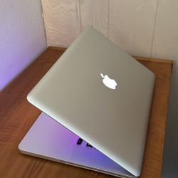 Apple MacBook Pro 15” I7/8GB/256GB SSD $175