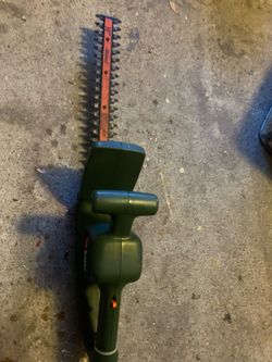 Electric hedge trimmer in good condition