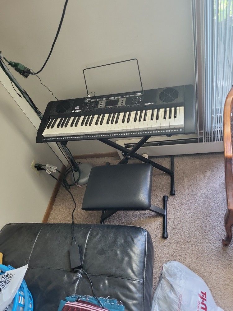 ALESIS TALENT 61 KEY BOARD 