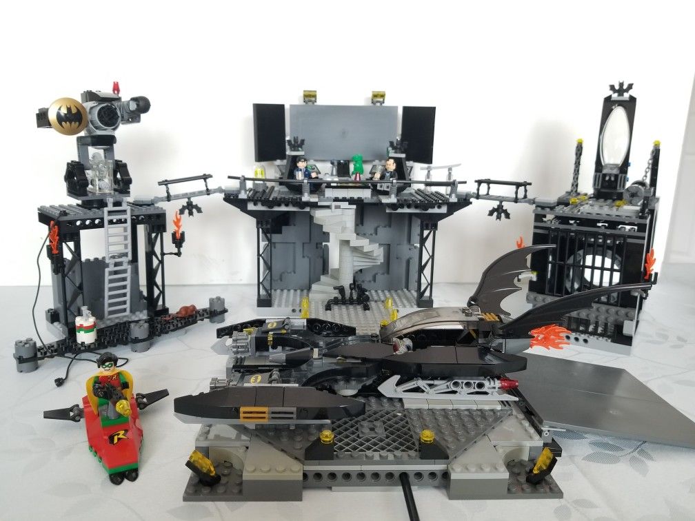 Lego batman batcave discount 7783