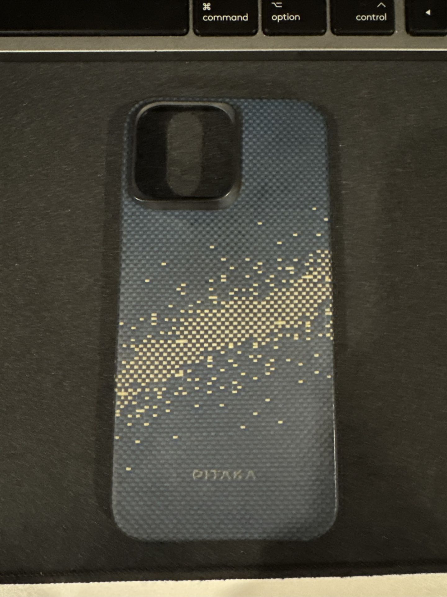 Pitaka MagEZ 4.0 Carbon Fiber Case