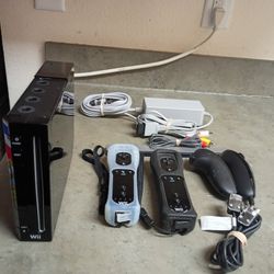 Nintendo Wii Console, W/2 Controllers, 2 Nunchucks, Cables, Tested, Working