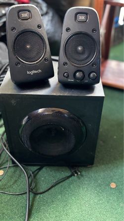 Logitech speakers 3 piece set  / bocinas Logitech set de 3 bocinas