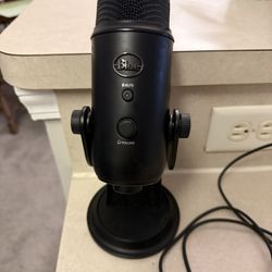 Blue Yeti Microphone (Black) 
