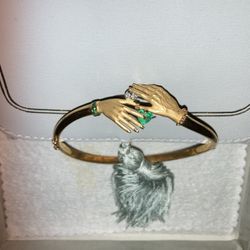 Carrera y Carrera (Madrid 1970’s) Bangle Bracelet in original box and case, 18K Gold, detailed hands design with emerald and diamond accents.