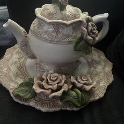 Kaldun & Bogle pink rose teapot with a stand