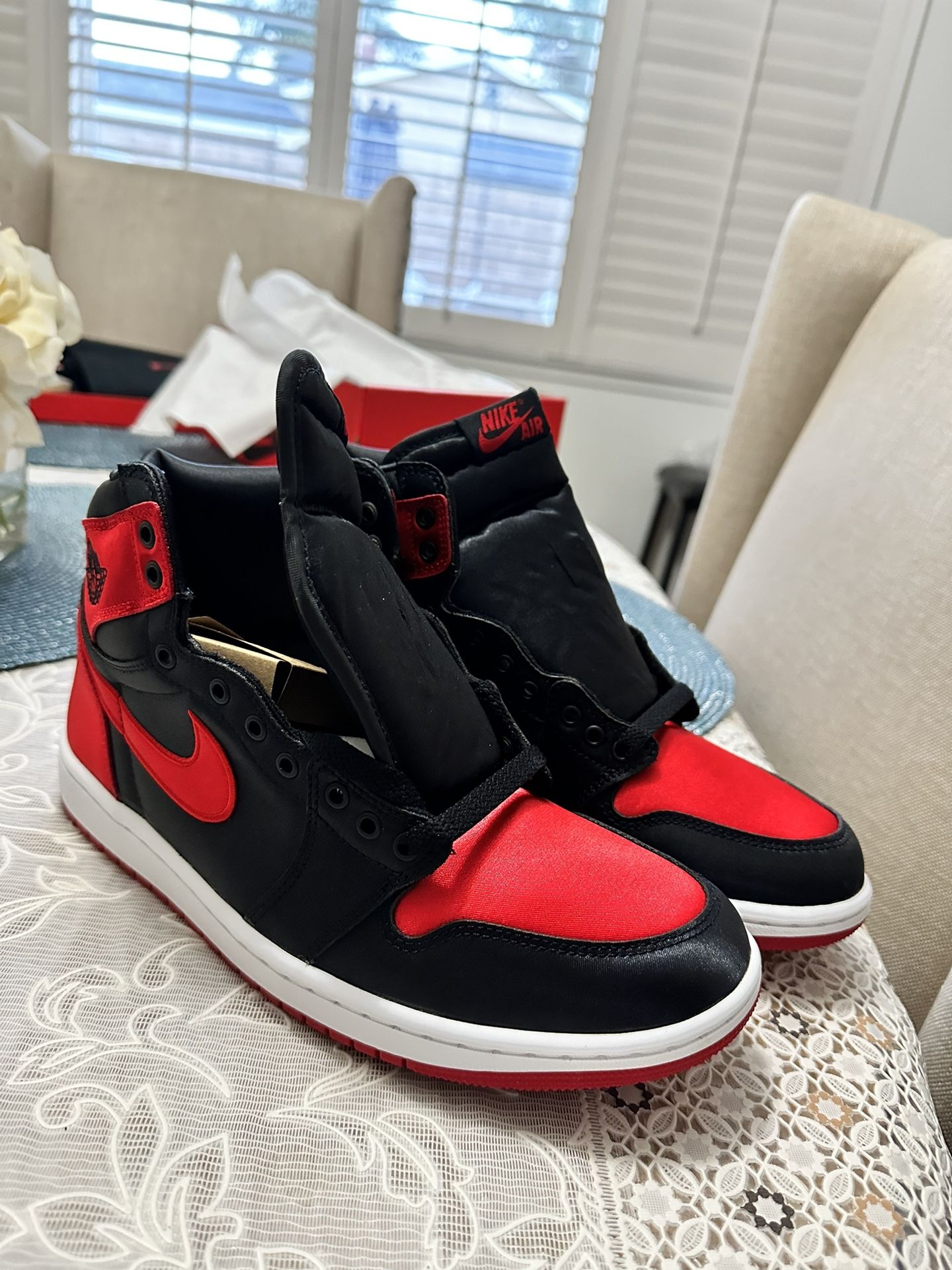 Nike Jordan 1 Retro Satin Bred