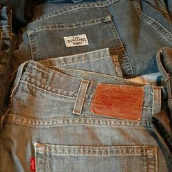 12 Levy jeans sizes 36 And 38. All For $60