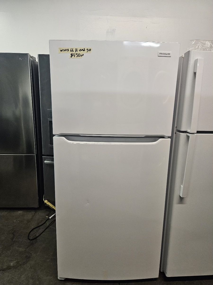 Frigidaire Top- Freezer ( Semi New) 